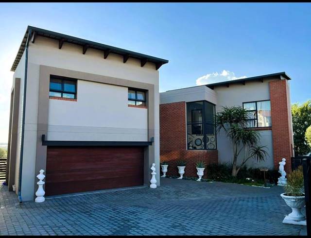 4 BEDROOM HOUSE FOR SALE IN COPPERLEAF ESTATE